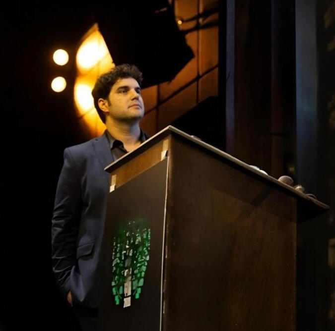 Leo Gozes – Architect, Founder of KingR2.ai & CitySquare Portrait of Leo Gozes, founder of KingR2.ai CitySquare, looking to the side in black and white